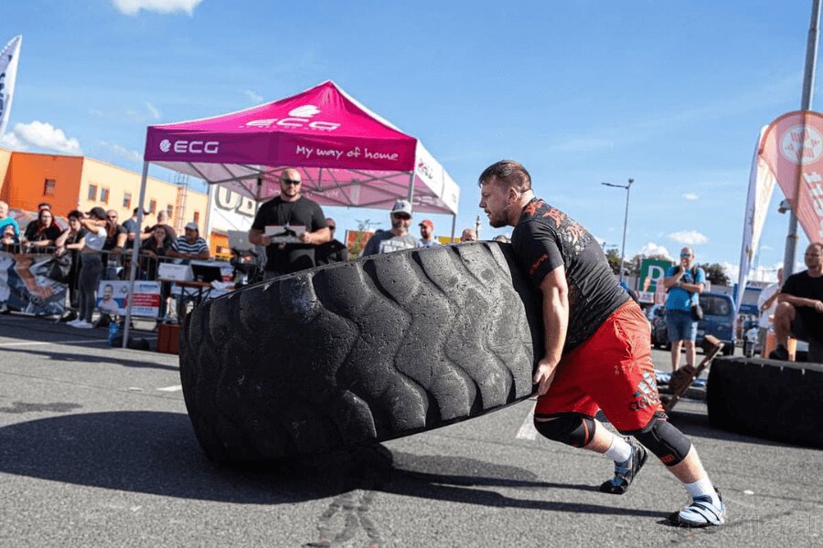 Strongman Energy Vrdy 2024, soutěž v silových disciplínách. Zdroj: www.ceskystrongman.cz