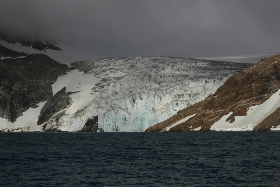 Greenland nature, iceberg and sea. Zdroj: https://www.pexels.com/cs-cz/foto/ryma-studeny-ledovec-ledova-kra-13830657/