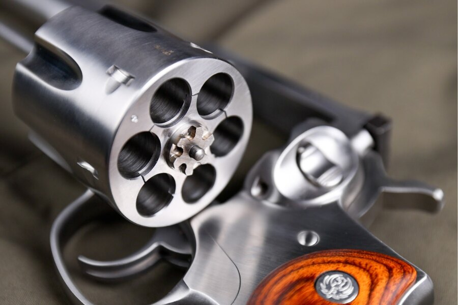 Revolver Ruger Redhawk. Zdroj: Rigad